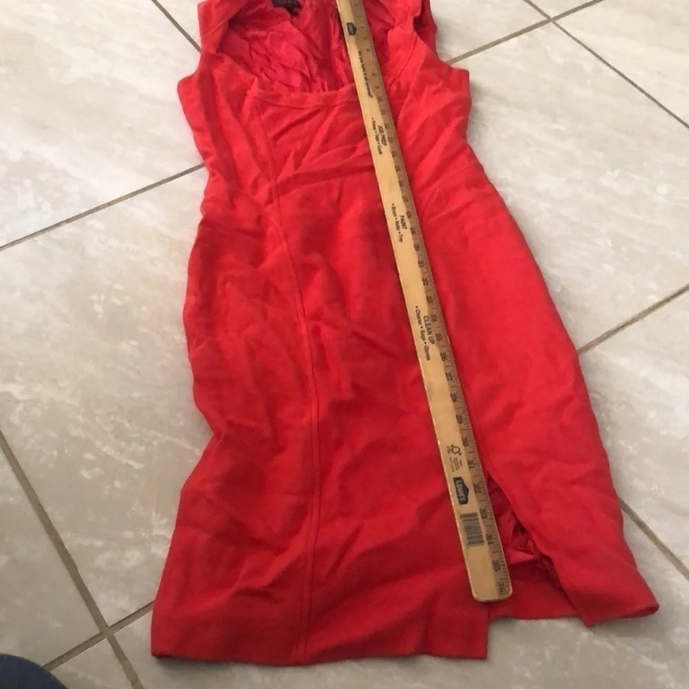 Escada Slit Dress Size 34
Fits like a small
Good condition
No flaws - Picture 8 of 8